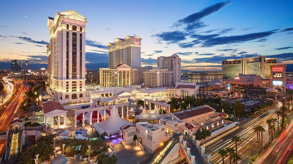 Caesars Palace: A Timeless Oasis of Opulence and Excitement on the Las Vegas Strip